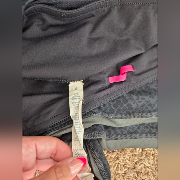 Lululemon Athletica Dark Gray Patterned Leggings - Picture 10 of 11